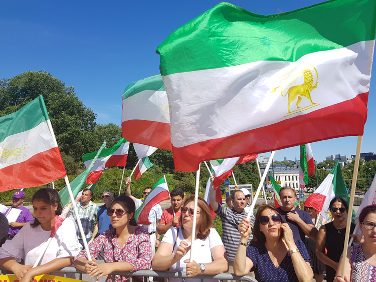 تظاهرات سراسری ایرانیان‌ آزاده علیه توطئه تروریستی رژیم آخوندی علیه مقاومت 